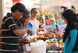 Festival Masakan Mama - Antri masakan mama