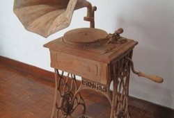Singer (Wooden Sculpture)