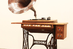 Singer : Gramophoniac